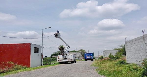 Realizan mantenimiento a puntos de luz en la capital poblana