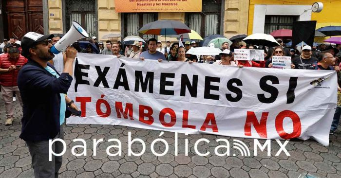 Protestan trabajadores del Poder Judicial en el Congreso