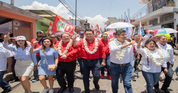 Visita Lalo Rivera los municipios de Libres y Atempan