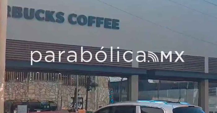 Atracan hombres armados a clientes en el Starbucks del Carmen