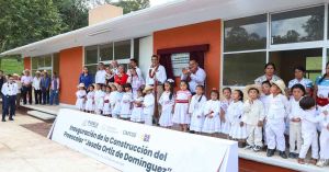 Entrega gobernador obras educativas en Ahuacatlán
