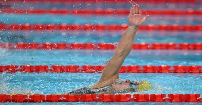 Logra Kaylee McKeown oro y mejora su récord olímpico en 100m dorso femenil