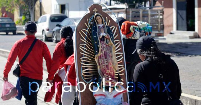 Cruzan peregrinos por Paso de Cortés para visitar a la Virgen de Guadalupe