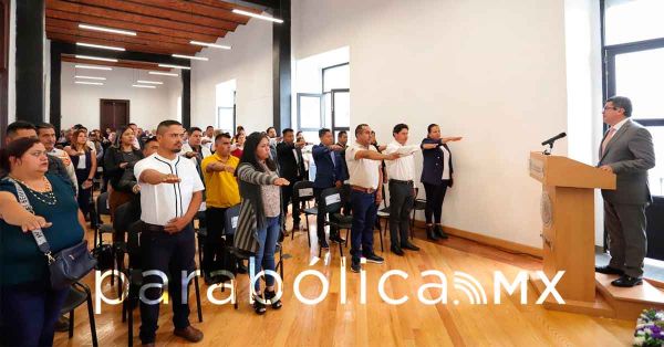 Rinden protesta juezas y jueces de paz de 21 municipios poblanos