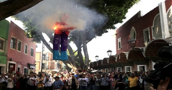 Realizan la tradicional quema de Judas en el Barrio del Artista