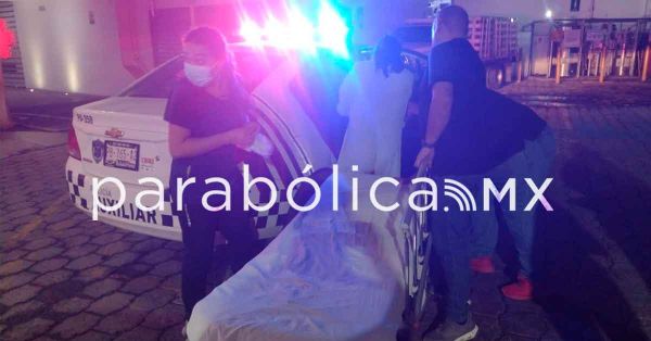 Auxilian polic&iacute;as a una mujer que dio a luz en la 17 Poniente