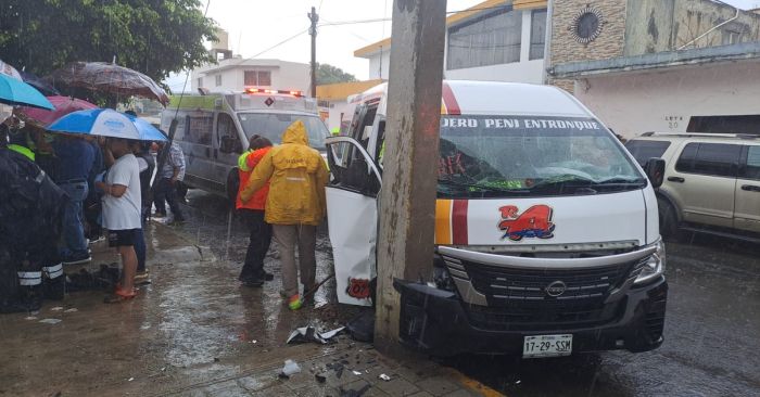 Atiende PC y SSC choque de unidad Ruta Azteca