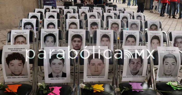 Realizan pase de lista de los 43 normalistas de Ayotzinapa en la Ibero