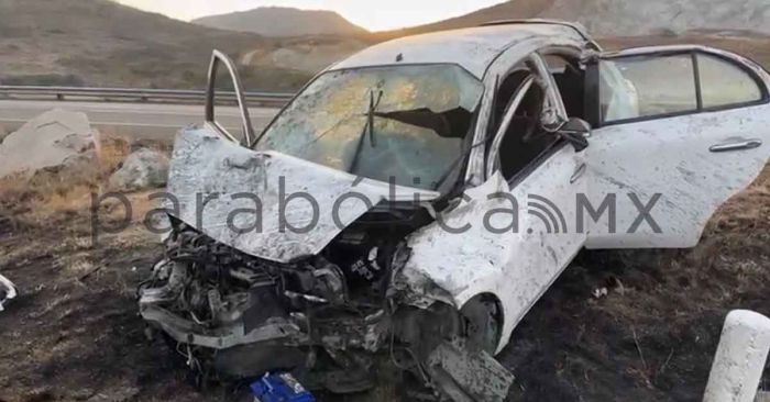 Abandonan vehículo tras accidente en la Puebla-Atlixco