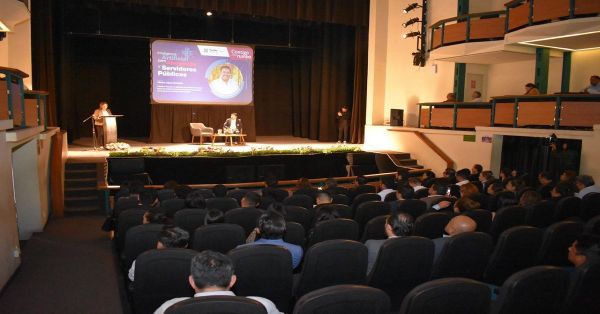 Realizan ponencia sobre Inteligencia Artificial en Puebla capital