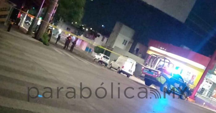 Se cuelga de un paradero en Esteban de Antuñano