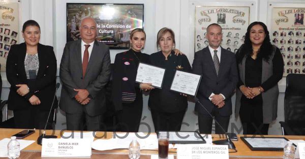 Reconocen a destacadas artesanas poblanas en Comisión de Cultura del Congreso