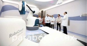Inaugura Zoé Robledo la tecnología Cyberknife del IMSS para tratamiento del cáncer