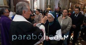 Inicia la Cuaresma con el Miércoles de Ceniza; acuden poblanos a Catedral