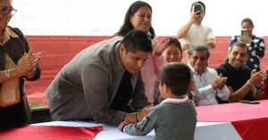 Entrega Omar Muñoz obras de rehabilitación en CAIC de Almecatla