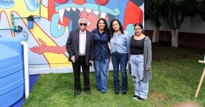 Entrega Lupita Cuautle sistema de captación pluvial a primaria