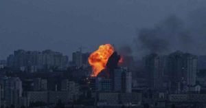 Realiza Rusia ataques &quot;masivos&quot; con drones en Kiev y Odessa