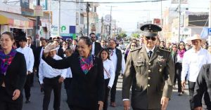 Encabeza Ariadna Ayala desfile por inicio de la Independencia de México