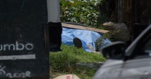 Hallan a un hombre sin vida en contenedores de basura en San Miguel Mayorazgo
