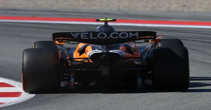 Conduce Brad Pitt un auto de F1