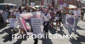 Marchan grupos de feministas en San Martín Texmelucan