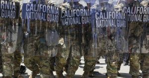 Ordena Pent&aacute;gono a Guardia Nacional conformar fuerza antidisturbios
