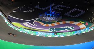 Gana Verstappen la &lsquo;pole&rsquo; del GP de Arabia Saudita