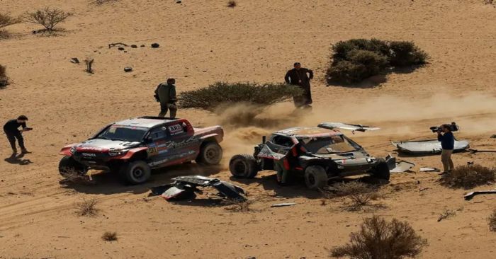 Sufre aparatoso accidente Sebastien Loeb en el Dakar 2025