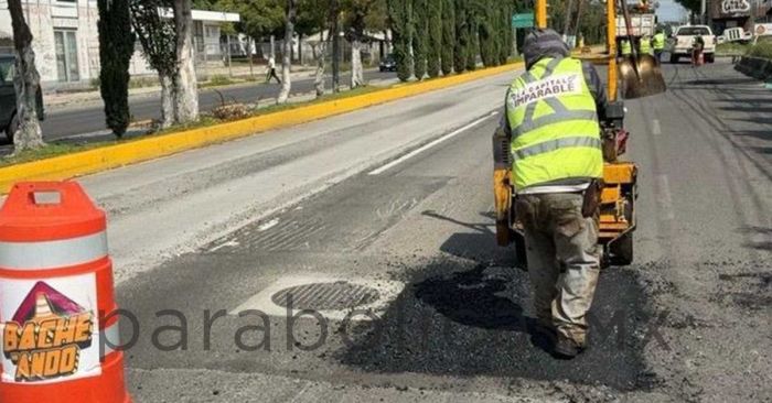 Favorece campa&ntilde;a de bacheo la movilidad en Puebla