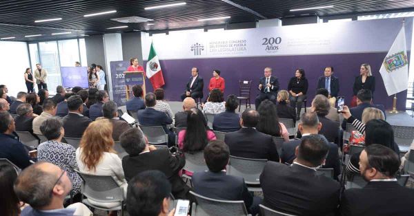 Conmemoran en Congreso de Puebla a profesionales del Derecho