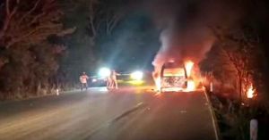 Se incendia vehículo de pasajeros en Chiapas