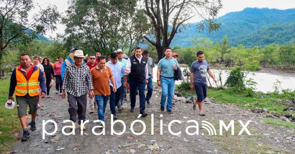 Recorre Armenta zonas afectadas por lluvias en Jopala