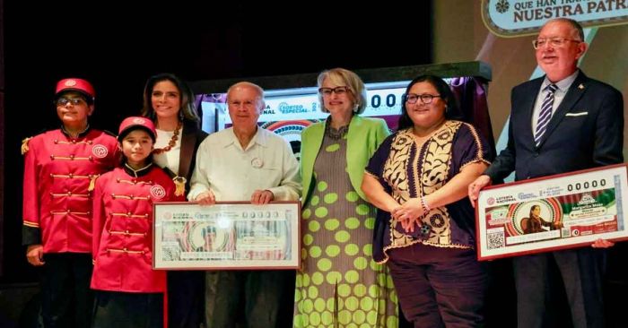 Distingue Lotería Nacional a mujeres pilares de la patria