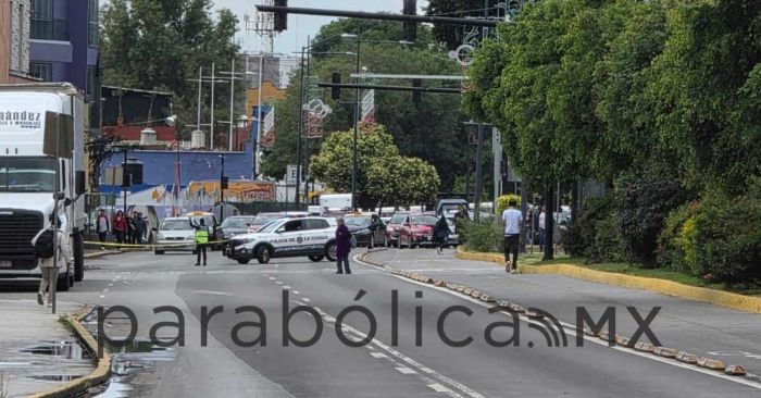 Bloquean Normalistas el bulevar 5 de mayo