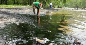 Deja daños ecológicos derrame de combustible en río San Marcos, Xicotepec