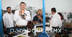 Entrega Armenta casi un millón de uniformes y zapatos escolares
