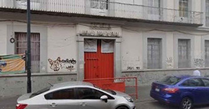 Roban en primaria Himno Nacional
