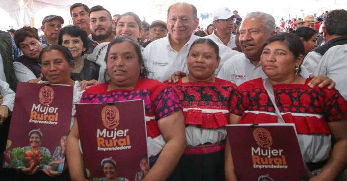 Invierten 8 mdp para reconstrucción del campo afectado en Huauchinango