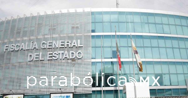 Caen dos agentes de la FGE por filtrar información a un objetivo prioritario de Huauchinango