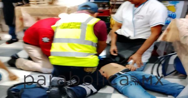 Muere hombre mientras comía mariscos en Texmelucan