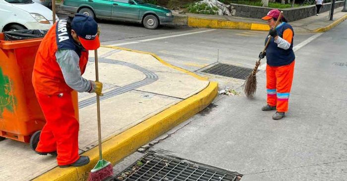 Mantienen limpieza de calles y rejillas pluviales ante temporada de lluvias