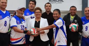 Premia Tere Alfaro a ganadores del “Torneo de Cachibol Cuautlancingo 2025”