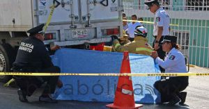 Muere tras estrellar su moto contra camioneta en la Puebla-Tehuacán