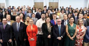Participa Laura Artemisa en foto sobre constitucionalismo del Siglo XXI