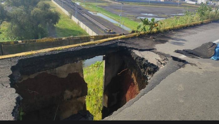 Se forma socavón en bulevar Aeropuerto en Huejotzingo