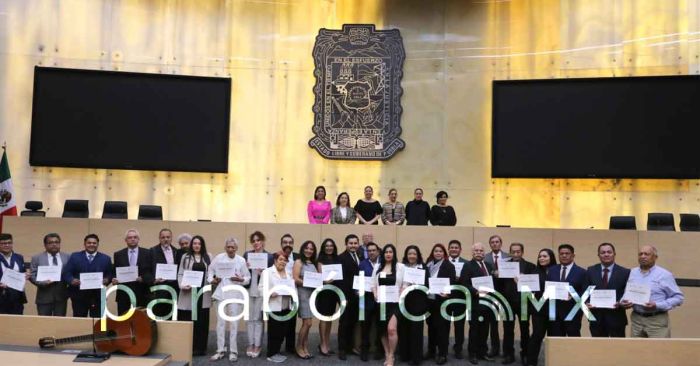 Entrega Congreso reconocimientos a artistas poblanos