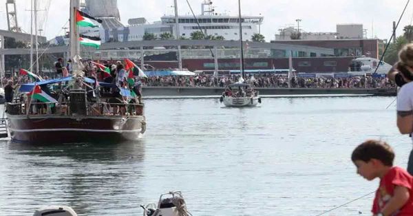 Regresa flotilla humanitaria a Barcelona por mal clima