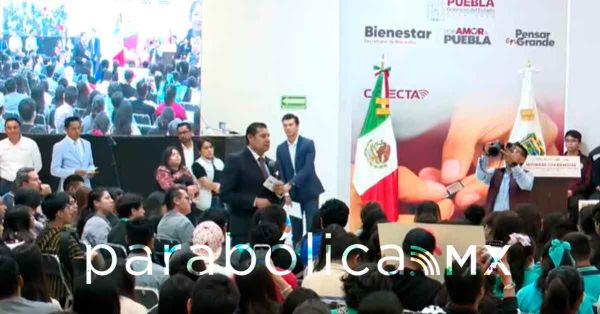Entrega Armenta las Becas de Conectividad para el Bienestar