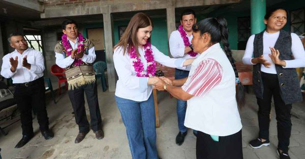 Entrega Bety Sánchez apoyos en Yehuala y La Antena para garantizar acceso al agua
