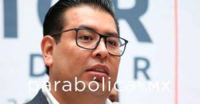 Deja Néstor Camarillo el PRI de Puebla